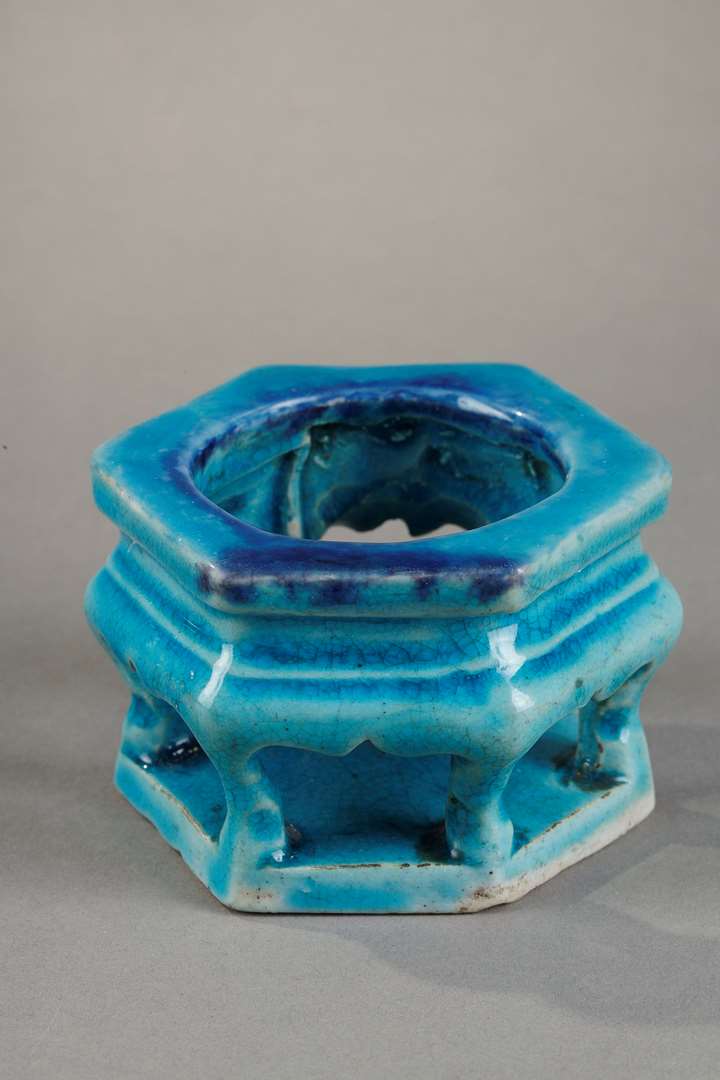 Small biscuit base enamelled turquoise blue and aubergine